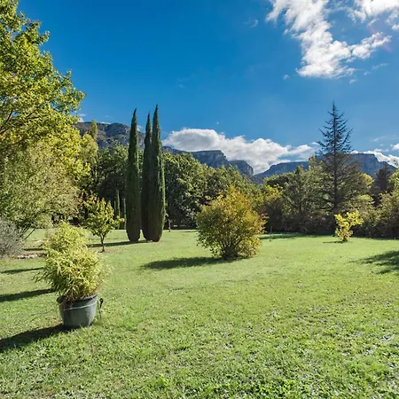 בית נופש La Petite Maison De La Ferme Rose מוסטיה-סן-מארי